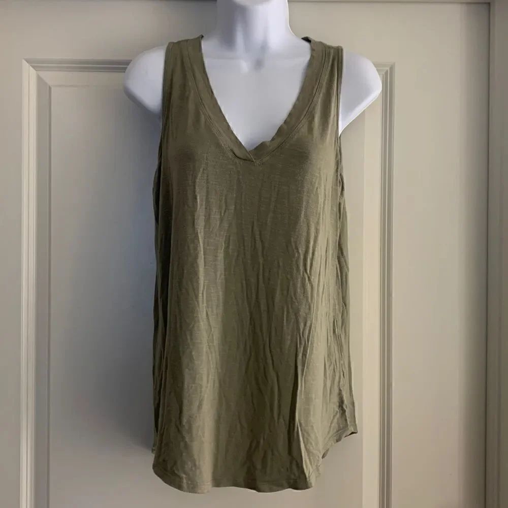 MAURICES., 24/7, medium V neck Tank, good condition